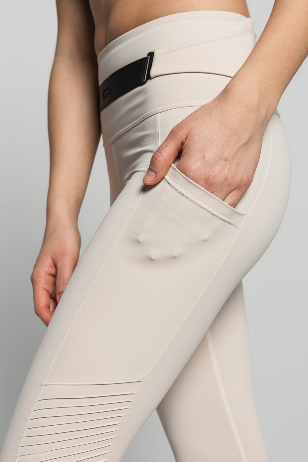 Jetsetter Crop Leggings - #color_ivory