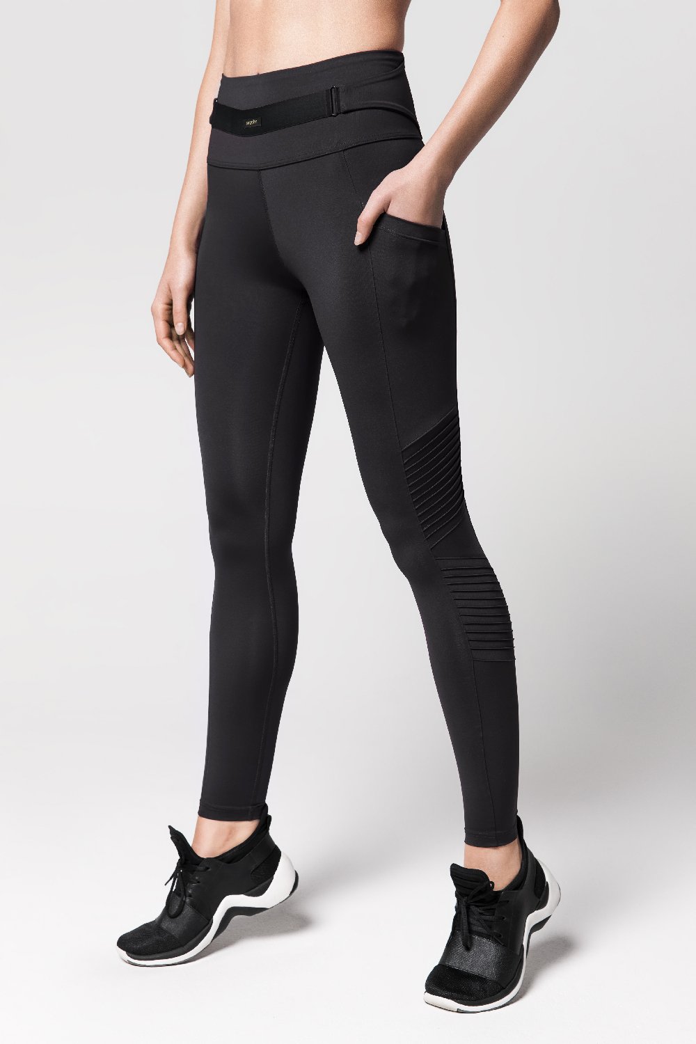 Jetsetter Leggings - #color_black